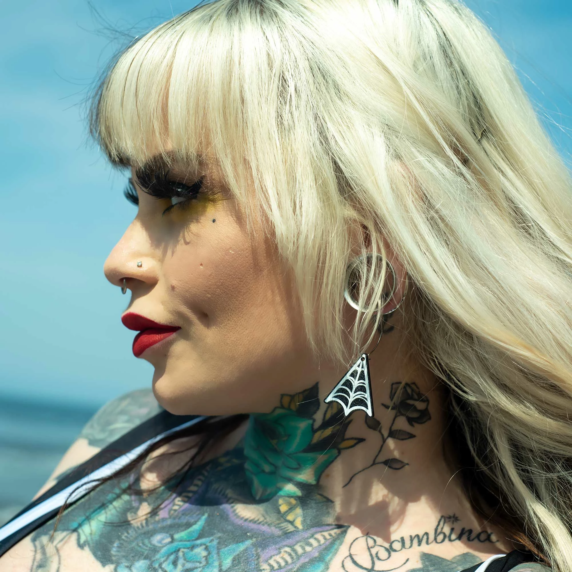 Budget ✔️ SOURPUSS SPIDERWEB ACRYLIC HOOP EARRINGS BLK/WHT ???? - Image 4