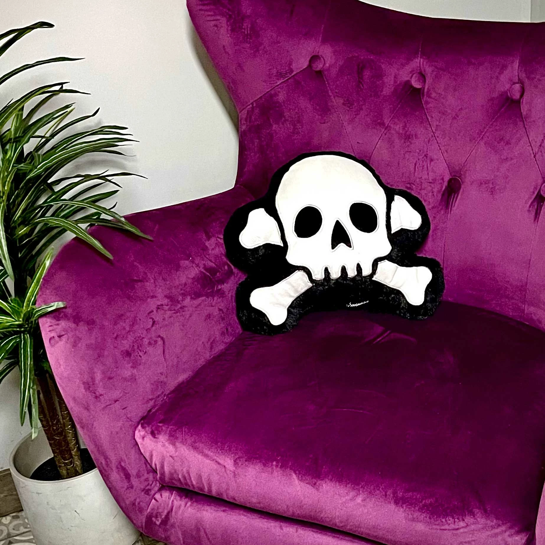 Promo ???? SOURPUSS FURRY SKULL & BONES PILLOW ✔️ - Image 4