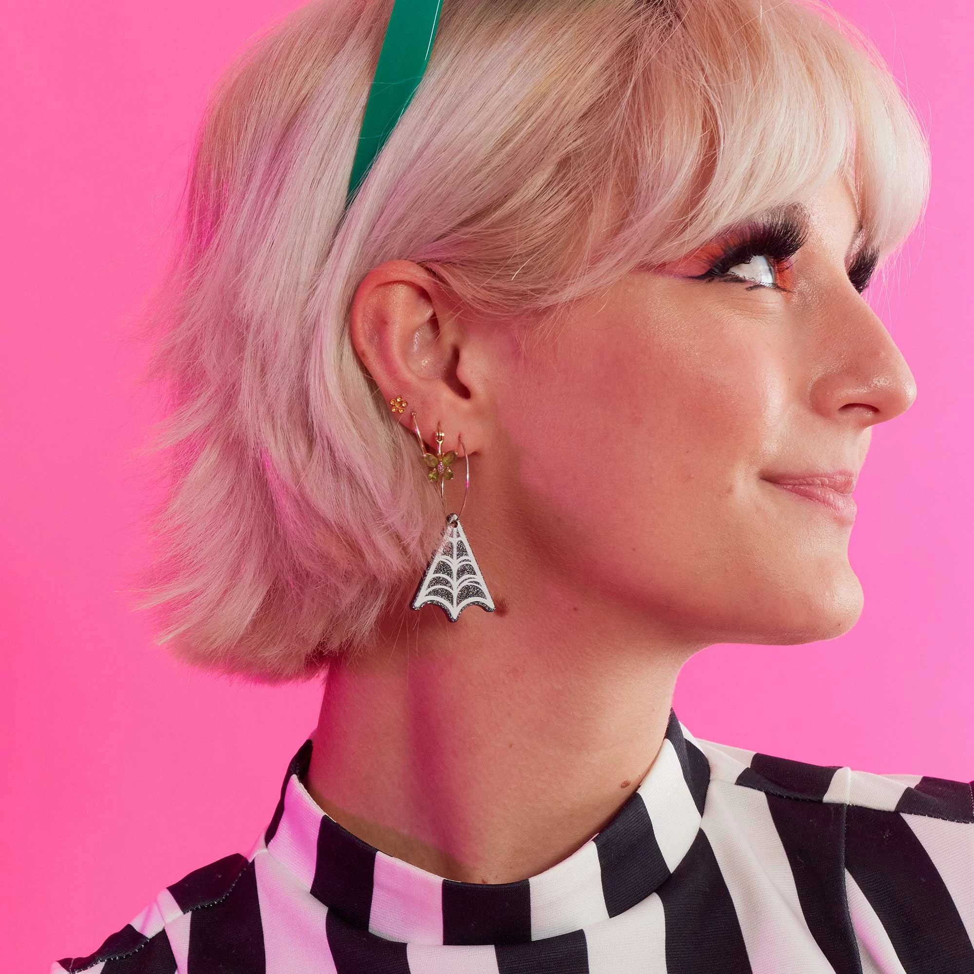 Budget ✔️ SOURPUSS SPIDERWEB ACRYLIC HOOP EARRINGS BLK/WHT ???? - Image 2