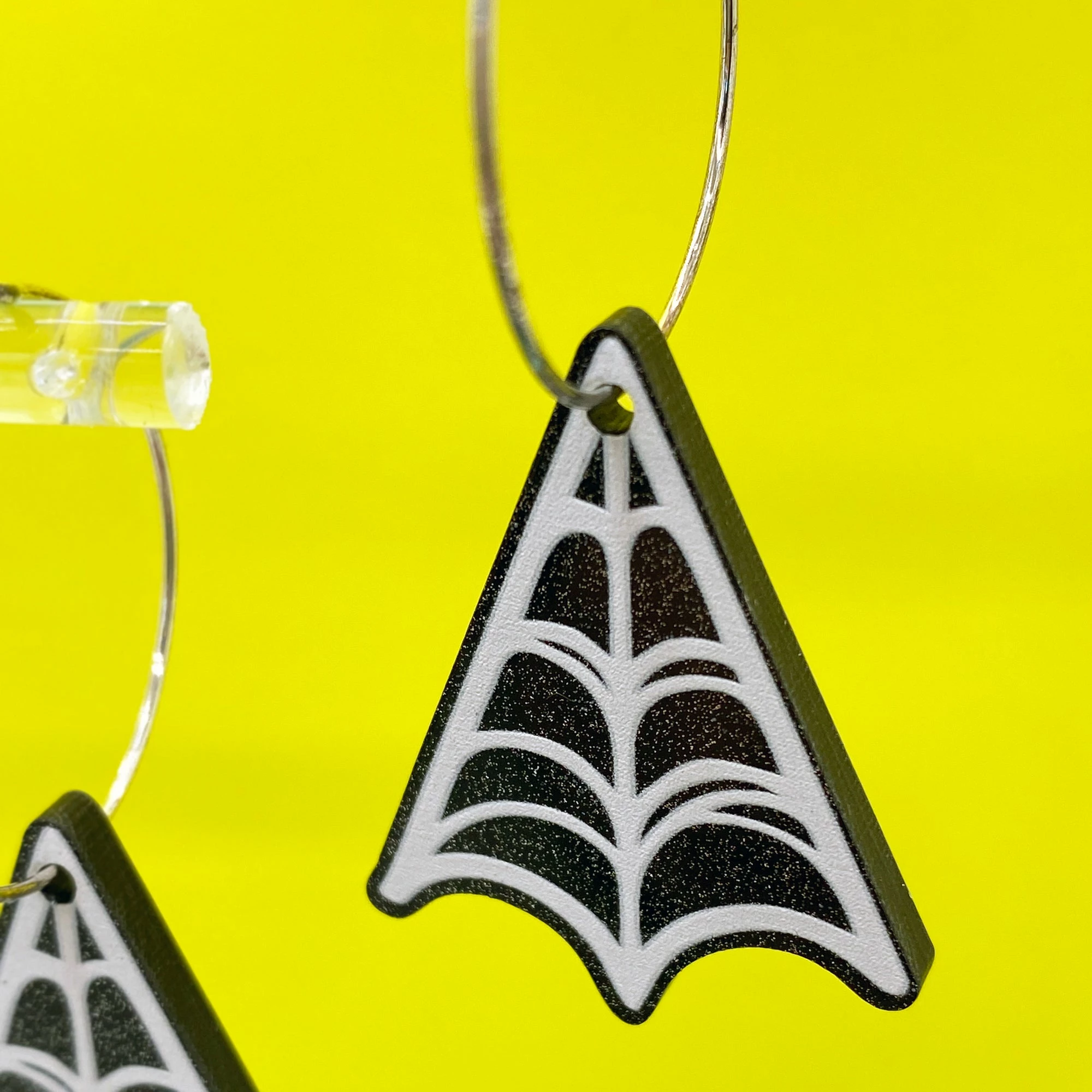 Budget ✔️ SOURPUSS SPIDERWEB ACRYLIC HOOP EARRINGS BLK/WHT ???? - Image 3